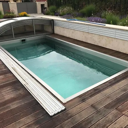 Villa Luxury Emilly - Pool, Sauna And Jacuzzi Hovorcovice