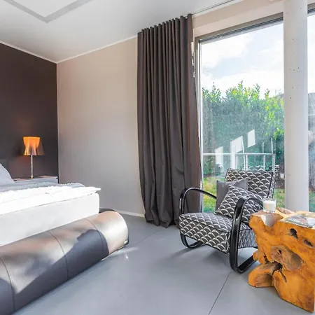 Villa Luxury Emilly - Pool, Sauna And Jacuzzi Hovorcovice