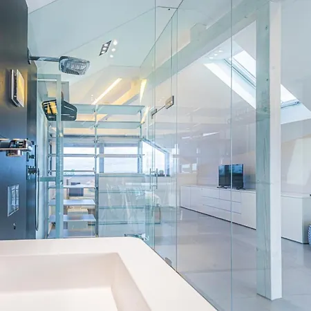 Villa Luxury Emilly - Pool, Sauna And Jacuzzi Hovorcovice