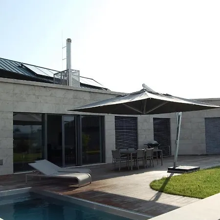 Villa Luxury Emilly - Pool, Sauna And Jacuzzi Hovorcovice