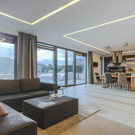 Luxury Emilly - Pool, Sauna And Jacuzzi Hovorcovice