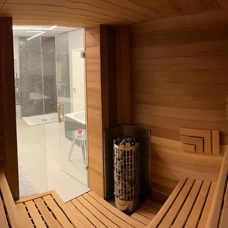 Luxury Emilly - Pool, Sauna And Jacuzzi